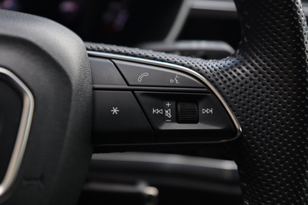 Audi Q3 35 TFSI 3x S Line / PANODAK / CARPLAY / SFEERVERL. / ELEK. STOEL