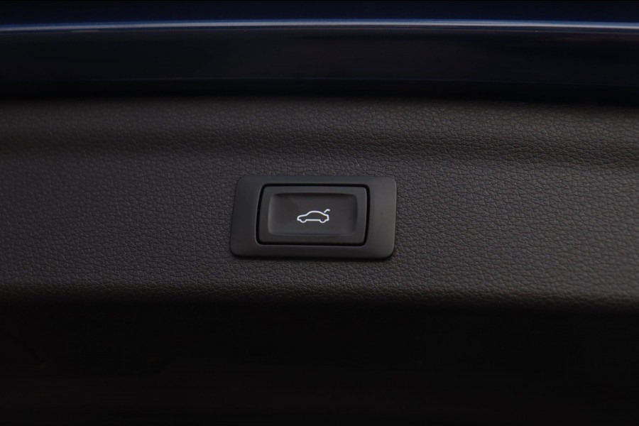 Audi Q3 35 TFSI 3x S Line / PANODAK / CARPLAY / SFEERVERL. / ELEK. STOEL