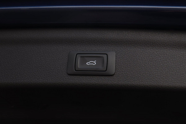 Audi Q3 35 TFSI 3x S Line / PANODAK / CARPLAY / SFEERVERL. / ELEK. STOEL