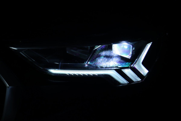 Audi Q3 35 TFSI 3x S Line / PANODAK / CARPLAY / SFEERVERL. / ELEK. STOEL