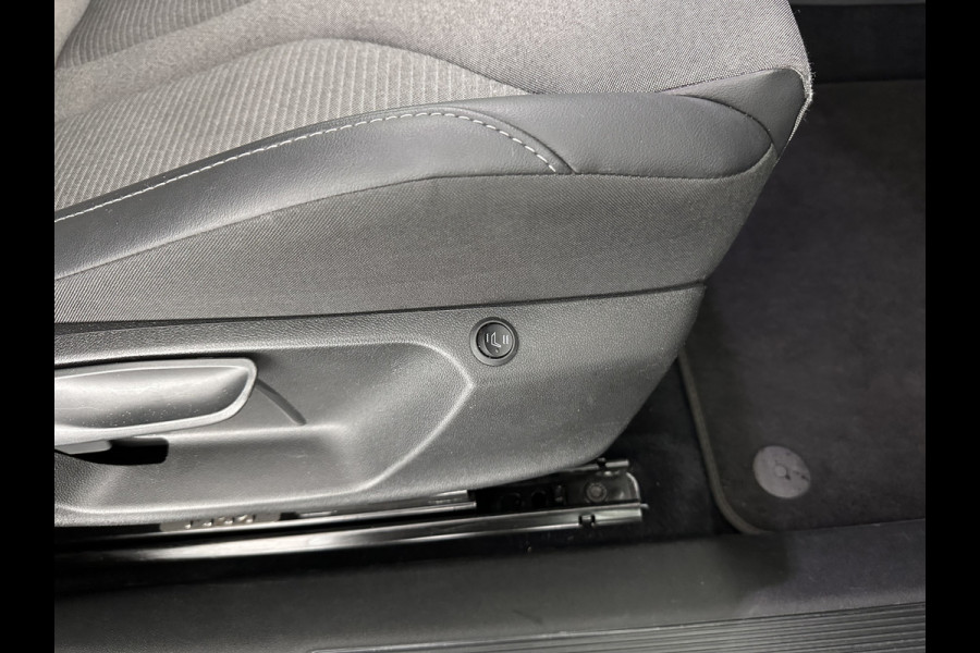 Škoda ENYAQ iV 60 [ 3-Fase ] (INCL-BTW) *LEATHER-FABRIC | FULL-LED | DIGI-COCKPIT | CAMERA | KEYLESS | NAVI-FULLMAP | AMBIENT-LIGHT | ECC | HEATED-COMFORTSEATS | PRIVACY-GLASS | DAB+ | PDC | CRUISE | 19"ALU*