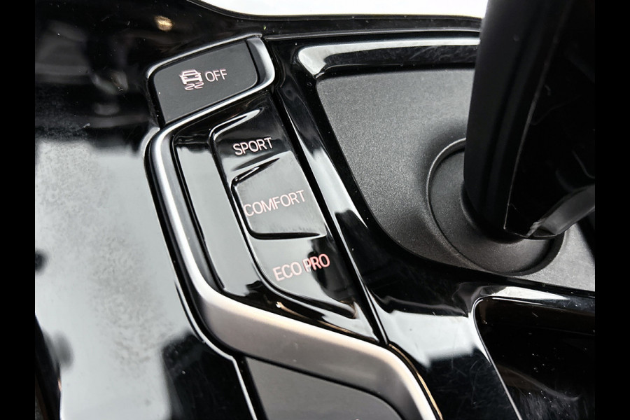 BMW X3 XDrive30e High Executive(Goed onderH, Panorama, Carplay, Camera, StoelV, Parkeersensoren V+A, Etc)