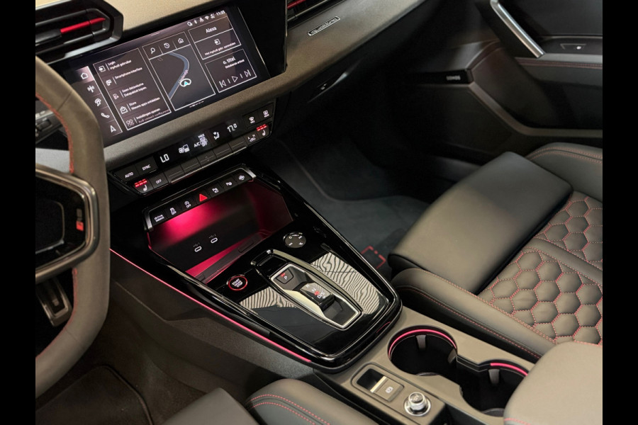 Audi RS3 Limousine 2.5 TFSI RS 3 quattro BTW|PANO|SONOS|HuD|MATRIX|ACC|KEYLESS|CARPLAY|FABRIEKSGARANTIE|2025|DODEHOEK|BOMVOL!