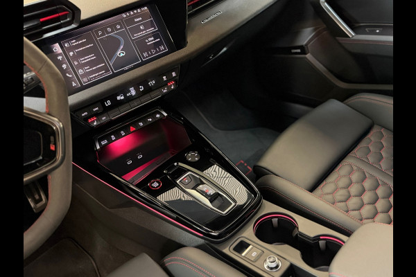 Audi RS3 Limousine 2.5 TFSI RS 3 quattro BTW|PANO|SONOS|HuD|MATRIX|ACC|KEYLESS|CARPLAY|FABRIEKSGARANTIE|2025|DODEHOEK|BOMVOL!