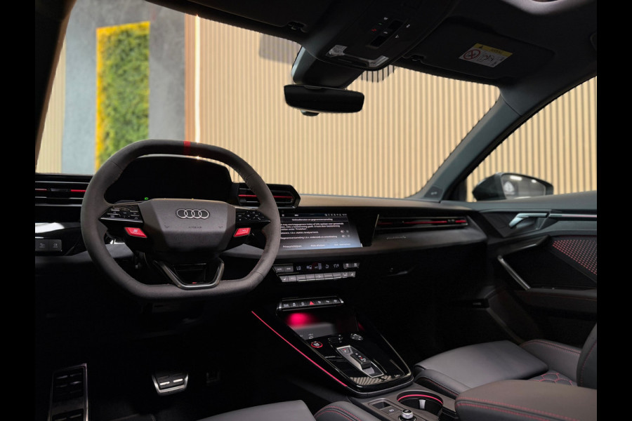 Audi RS3 Limousine 2.5 TFSI RS 3 quattro BTW|PANO|SONOS|HuD|MATRIX|ACC|KEYLESS|CARPLAY|FABRIEKSGARANTIE|2025|DODEHOEK|BOMVOL!