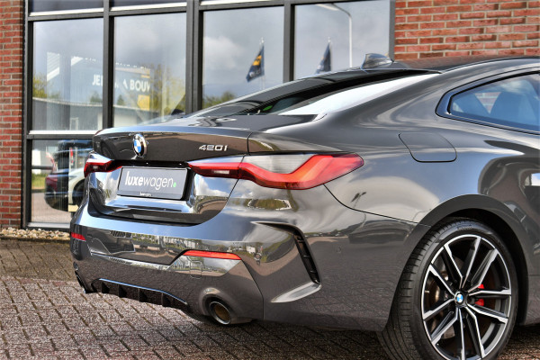 BMW 4 Serie Coupé 420i M-Sport | NL-auto | Dravitgrau | 19inch | Laser | El-klep