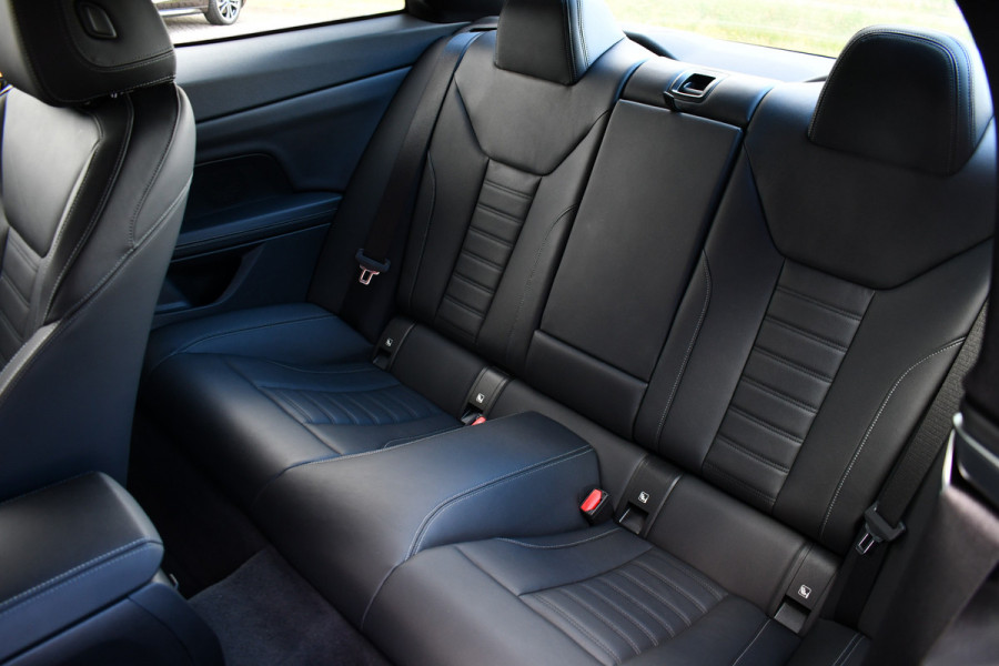 BMW 4 Serie Coupé 420i M-Sport | NL-auto | Dravitgrau | 19inch | Laser | El-klep