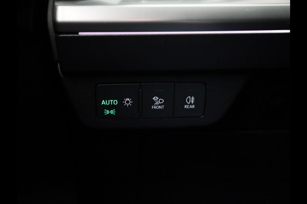 Audi Q4 Sportback e-tron 40 Advanced edition 77 kWh 204 pk | Navigatie | Warmtepomp | Parkeersensoren | Achteruitrijcamera | Adaptieve cruise control | Stoelverwarming |