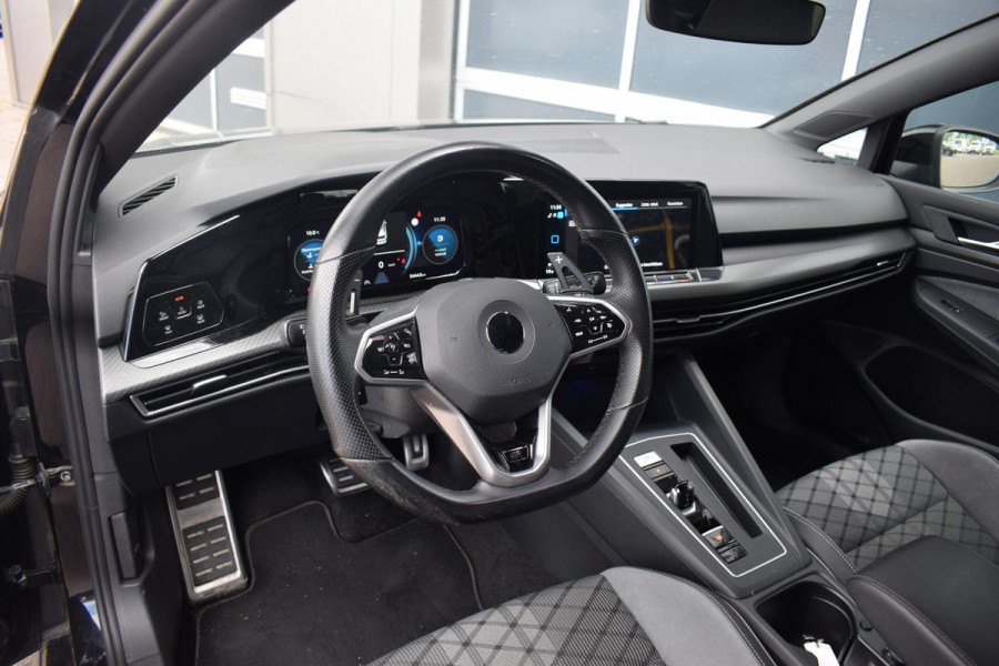 Volkswagen Golf 1.5 eTSI R-Line Business | Stuur- en Stoelverw. | Sportstoelen Velours | IQ Lights