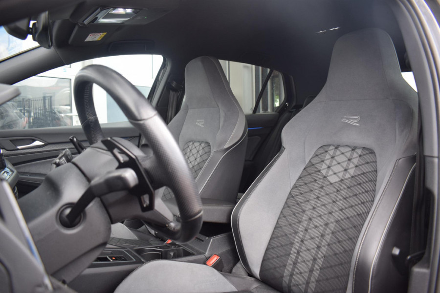 Volkswagen Golf 1.5 eTSI R-Line Business | Stuur- en Stoelverw. | Sportstoelen Velours | IQ Lights