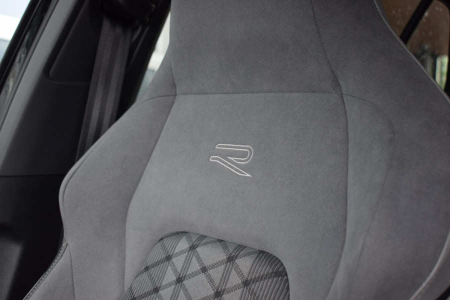 Volkswagen Golf 1.5 eTSI R-Line Business | Stuur- en Stoelverw. | Sportstoelen Velours | IQ Lights