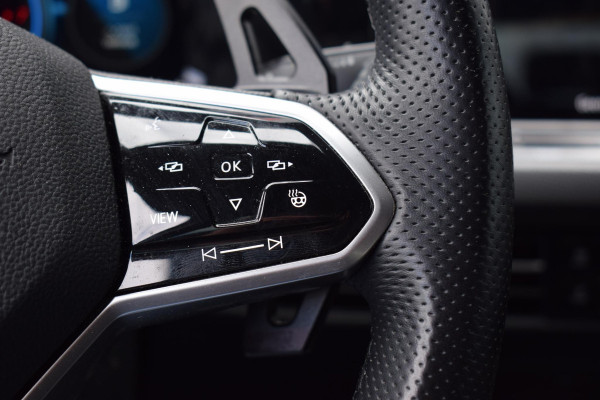 Volkswagen Golf 1.5 eTSI R-Line Business | Stuur- en Stoelverw. | Sportstoelen Velours | IQ Lights
