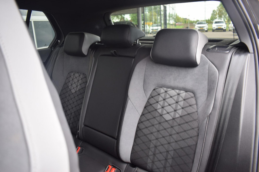 Volkswagen Golf 1.5 eTSI R-Line Business | Stuur- en Stoelverw. | Sportstoelen Velours | IQ Lights