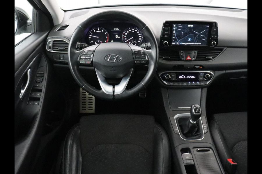 Hyundai i30 Fastback 1.0 T-GDI Premium | Carplay | Half leder | Full LED | Navigatie | Keyless | Climate control | Camera | Bluetooth | Cruise control | Parkeerhulp