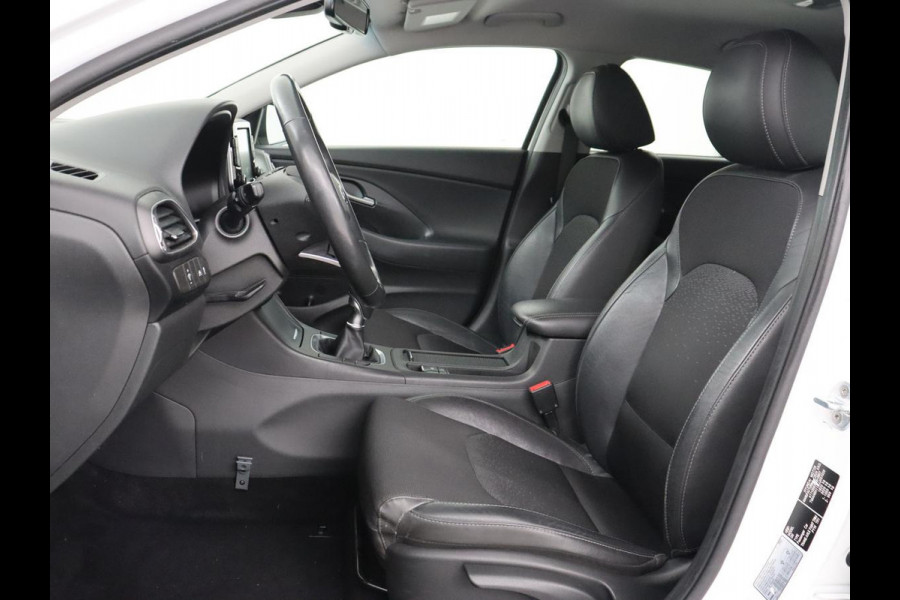 Hyundai i30 Fastback 1.0 T-GDI Premium | Carplay | Half leder | Full LED | Navigatie | Keyless | Climate control | Camera | Bluetooth | Cruise control | Parkeerhulp