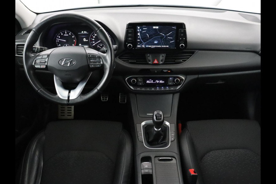 Hyundai i30 Fastback 1.0 T-GDI Premium | Carplay | Half leder | Full LED | Navigatie | Keyless | Climate control | Camera | Bluetooth | Cruise control | Parkeerhulp