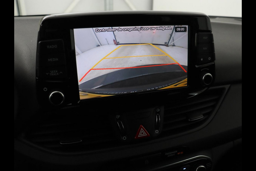Hyundai i30 Fastback 1.0 T-GDI Premium | Carplay | Half leder | Full LED | Navigatie | Keyless | Climate control | Camera | Bluetooth | Cruise control | Parkeerhulp