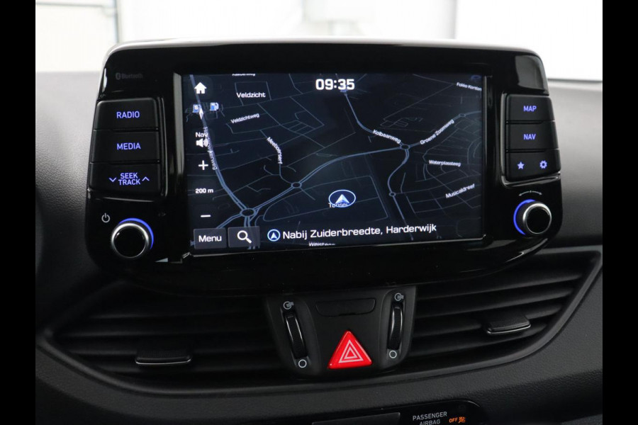 Hyundai i30 Fastback 1.0 T-GDI Premium | Carplay | Half leder | Full LED | Navigatie | Keyless | Climate control | Camera | Bluetooth | Cruise control | Parkeerhulp