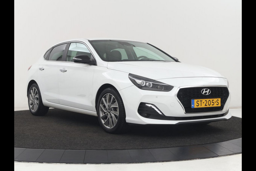Hyundai i30 Fastback 1.0 T-GDI Premium | Carplay | Half leder | Full LED | Navigatie | Keyless | Climate control | Camera | Bluetooth | Cruise control | Parkeerhulp