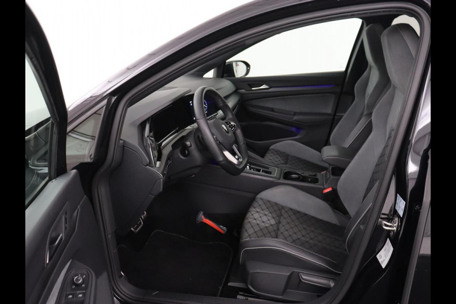 Volkswagen Golf 1.5 eTSI R-Line | Panoramadak | Stoelverwarming | Matrix LED | Keyless | Sfeerverlichting | Carplay | Adaptive cruise | Navigatie | Side Assist | Park Assist | Stuurverwarming | Sportstoelen