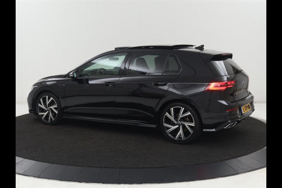 Volkswagen Golf 1.5 eTSI R-Line | Panoramadak | Stoelverwarming | Matrix LED | Keyless | Sfeerverlichting | Carplay | Adaptive cruise | Navigatie | Side Assist | Park Assist | Stuurverwarming | Sportstoelen