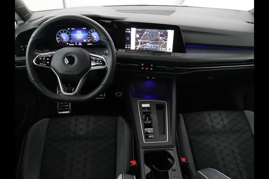 Volkswagen Golf 1.5 eTSI R-Line | Panoramadak | Stoelverwarming | Matrix LED | Keyless | Sfeerverlichting | Carplay | Adaptive cruise | Navigatie | Side Assist | Park Assist | Stuurverwarming | Sportstoelen