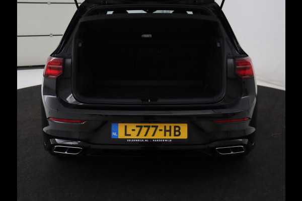 Volkswagen Golf 1.5 eTSI R-Line | Panoramadak | Stoelverwarming | Matrix LED | Keyless | Sfeerverlichting | Carplay | Adaptive cruise | Navigatie | Side Assist | Park Assist | Stuurverwarming | Sportstoelen