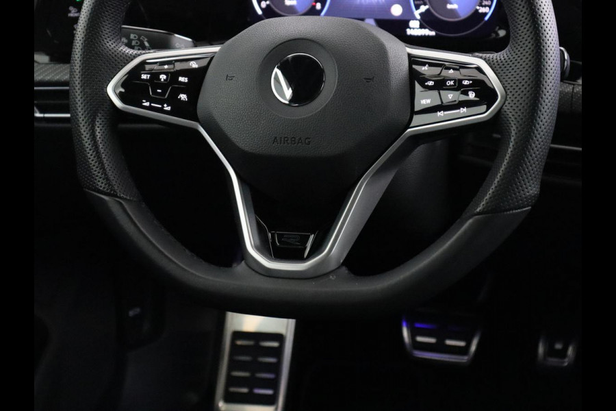 Volkswagen Golf 1.5 eTSI R-Line | Panoramadak | Stoelverwarming | Matrix LED | Keyless | Sfeerverlichting | Carplay | Adaptive cruise | Navigatie | Side Assist | Park Assist | Stuurverwarming | Sportstoelen