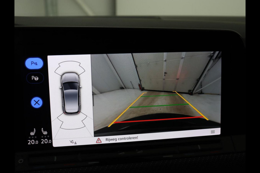 Volkswagen Golf 1.5 eTSI R-Line | Panoramadak | Stoelverwarming | Matrix LED | Keyless | Sfeerverlichting | Carplay | Adaptive cruise | Navigatie | Side Assist | Park Assist | Stuurverwarming | Sportstoelen