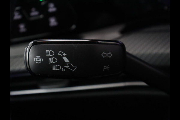 Volkswagen Golf 1.5 eTSI R-Line | Panoramadak | Stoelverwarming | Matrix LED | Keyless | Sfeerverlichting | Carplay | Adaptive cruise | Navigatie | Side Assist | Park Assist | Stuurverwarming | Sportstoelen