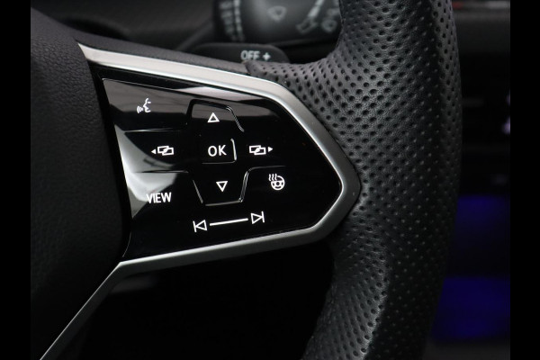 Volkswagen Golf 1.5 eTSI R-Line | Panoramadak | Stoelverwarming | Matrix LED | Keyless | Sfeerverlichting | Carplay | Adaptive cruise | Navigatie | Side Assist | Park Assist | Stuurverwarming | Sportstoelen