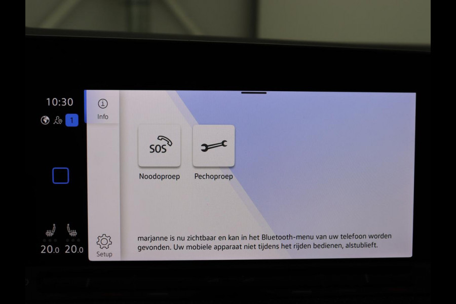 Volkswagen Golf 1.5 eTSI R-Line | Panoramadak | Stoelverwarming | Matrix LED | Keyless | Sfeerverlichting | Carplay | Adaptive cruise | Navigatie | Side Assist | Park Assist | Stuurverwarming | Sportstoelen