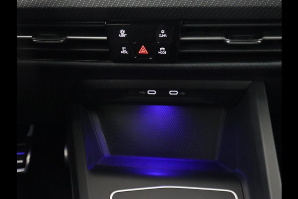 Volkswagen Golf 1.5 eTSI R-Line | Panoramadak | Stoelverwarming | Matrix LED | Keyless | Sfeerverlichting | Carplay | Adaptive cruise | Navigatie | Side Assist | Park Assist | Stuurverwarming | Sportstoelen