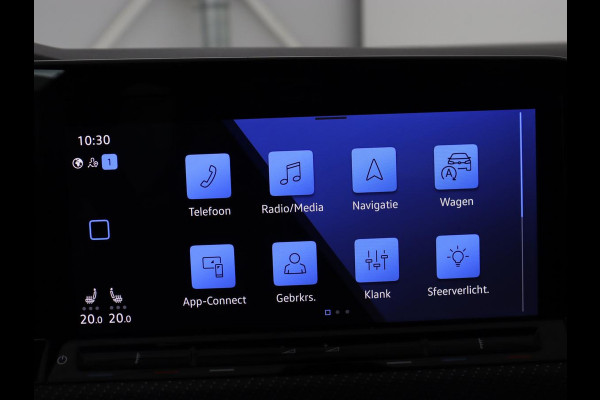 Volkswagen Golf 1.5 eTSI R-Line | Panoramadak | Stoelverwarming | Matrix LED | Keyless | Sfeerverlichting | Carplay | Adaptive cruise | Navigatie | Side Assist | Park Assist | Stuurverwarming | Sportstoelen