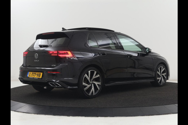Volkswagen Golf 1.5 eTSI R-Line | Panoramadak | Stoelverwarming | Matrix LED | Keyless | Sfeerverlichting | Carplay | Adaptive cruise | Navigatie | Side Assist | Park Assist | Stuurverwarming | Sportstoelen