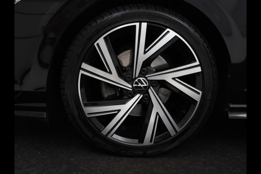 Volkswagen Golf 1.5 eTSI R-Line | Panoramadak | Stoelverwarming | Matrix LED | Keyless | Sfeerverlichting | Carplay | Adaptive cruise | Navigatie | Side Assist | Park Assist | Stuurverwarming | Sportstoelen