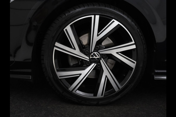 Volkswagen Golf 1.5 eTSI R-Line | Panoramadak | Stoelverwarming | Matrix LED | Keyless | Sfeerverlichting | Carplay | Adaptive cruise | Navigatie | Side Assist | Park Assist | Stuurverwarming | Sportstoelen