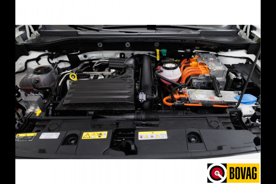 CUPRA Formentor 1.4 TSI e-Hybrid Business 204 PK | Trekhaak | Stoelverwarming | Adaptive cruise | Stuurverwarming,  App-connect, Full Led, Keyless
