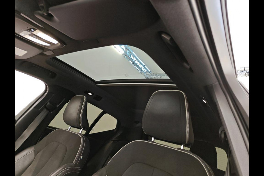Volvo XC40 Recharge P8 AWD R-Design NL-AUTO | PANODAK | 360 GR CAMERA | SOH 90,4%