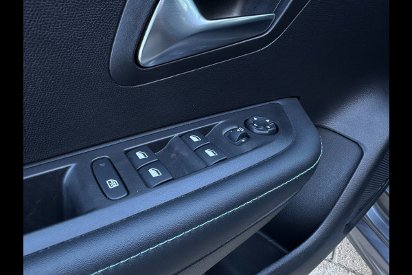 Peugeot 208 1.2 PureTech Allure 74KW / 100PK / CARPLAY / KEYLESS / CRUISE / ECC / CAMERA / PDC / LMV