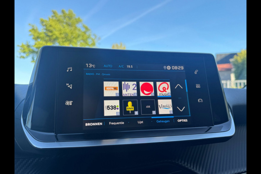 Peugeot 208 1.2 PureTech Allure 74KW / 100PK / CARPLAY / KEYLESS / CRUISE / ECC / CAMERA / PDC / LMV