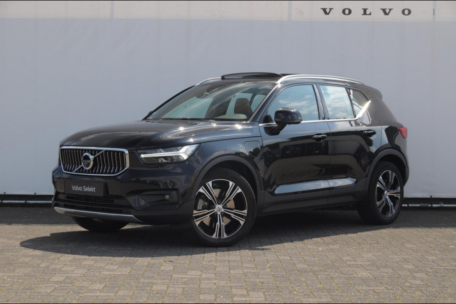 Volvo XC40 T5 272PK Automaat Plug-in hybrid Inscription Elektrische stoelen / Trekhaak / Panoramadak / Polestar tuning / Lederen bekleding / Adaptieve cruise control / Parkeersensoren met 360 camera / Harman Kardon audio / Mistlampen / Stoel - en stuurwielverwarming