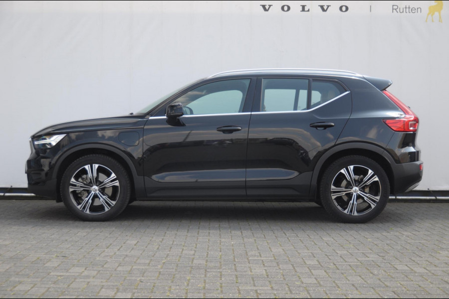 Volvo XC40 T5 272PK Automaat Plug-in hybrid Inscription Elektrische stoelen / Trekhaak / Panoramadak / Polestar tuning / Lederen bekleding / Adaptieve cruise control / Parkeersensoren met 360 camera / Harman Kardon audio / Mistlampen / Stoel - en stuurwielverwarming