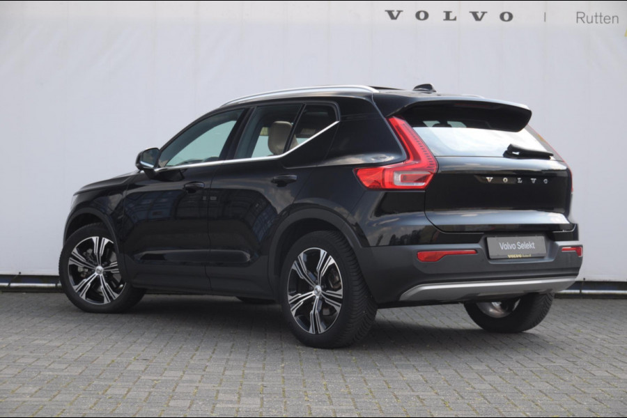 Volvo XC40 T5 272PK Automaat Plug-in hybrid Inscription Elektrische stoelen / Trekhaak / Panoramadak / Polestar tuning / Lederen bekleding / Adaptieve cruise control / Parkeersensoren met 360 camera / Harman Kardon audio / Mistlampen / Stoel - en stuurwielverwarming