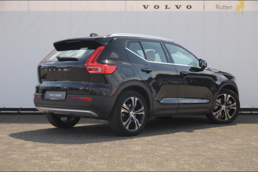 Volvo XC40 T5 272PK Automaat Plug-in hybrid Inscription Elektrische stoelen / Trekhaak / Panoramadak / Polestar tuning / Lederen bekleding / Adaptieve cruise control / Parkeersensoren met 360 camera / Harman Kardon audio / Mistlampen / Stoel - en stuurwielverwarming