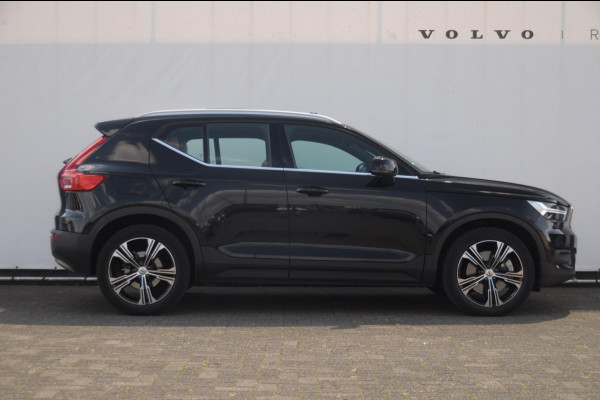 Volvo XC40 T5 272PK Automaat Plug-in hybrid Inscription Elektrische stoelen / Trekhaak / Panoramadak / Polestar tuning / Lederen bekleding / Adaptieve cruise control / Parkeersensoren met 360 camera / Harman Kardon audio / Mistlampen / Stoel - en stuurwielverwarming
