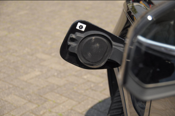 Volvo XC40 T5 272PK Automaat Plug-in hybrid Inscription Elektrische stoelen / Trekhaak / Panoramadak / Polestar tuning / Lederen bekleding / Adaptieve cruise control / Parkeersensoren met 360 camera / Harman Kardon audio / Mistlampen / Stoel - en stuurwielverwarming
