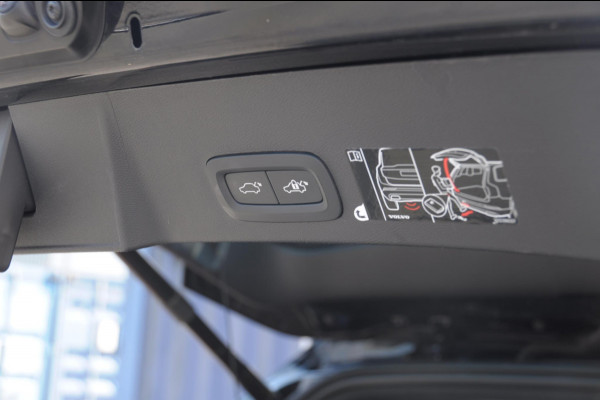 Volvo XC40 T5 272PK Automaat Plug-in hybrid Inscription Elektrische stoelen / Trekhaak / Panoramadak / Polestar tuning / Lederen bekleding / Adaptieve cruise control / Parkeersensoren met 360 camera / Harman Kardon audio / Mistlampen / Stoel - en stuurwielverwarming