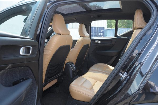Volvo XC40 T5 272PK Automaat Plug-in hybrid Inscription Elektrische stoelen / Trekhaak / Panoramadak / Polestar tuning / Lederen bekleding / Adaptieve cruise control / Parkeersensoren met 360 camera / Harman Kardon audio / Mistlampen / Stoel - en stuurwielverwarming
