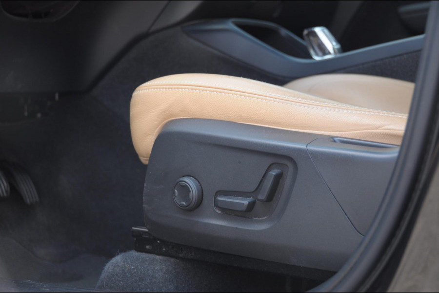 Volvo XC40 T5 272PK Automaat Plug-in hybrid Inscription Elektrische stoelen / Trekhaak / Panoramadak / Polestar tuning / Lederen bekleding / Adaptieve cruise control / Parkeersensoren met 360 camera / Harman Kardon audio / Mistlampen / Stoel - en stuurwielverwarming